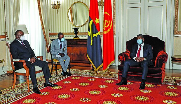 presidente_e_afribank_13157135106024dfd2b09df