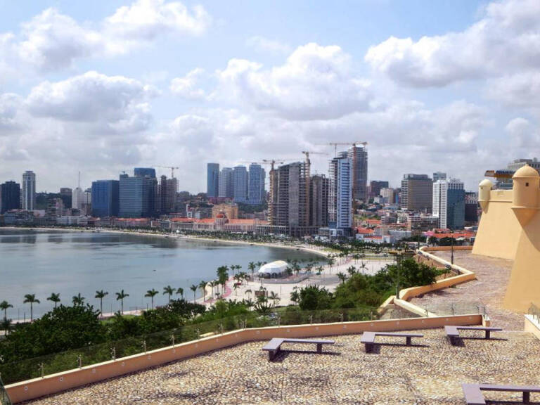 “Luanda – Após tumultos ocorridos no passado dia 10, no início da greve dos taxistas em Luanda, as autoridades angolanas, detiveram dois activistas por incitação e arruaças.