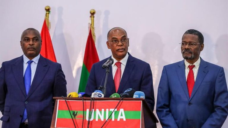 UNITA NEGA CONDECORAÇÕES SEM SAVIMBI