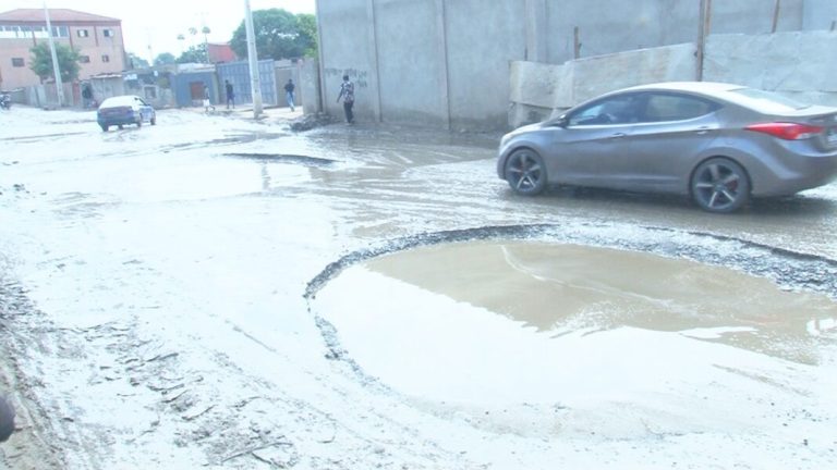 Chuvas agrava agonia na Rua das Pedrinhas: Moradores o Cazenga e Mulenvos questionam a existencia dos Administradores