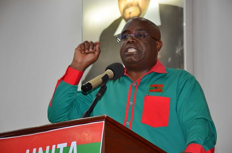 MPLA E A UNITA SÃO O MAL PARA A DEMOCRACIA DE ANGOLA
